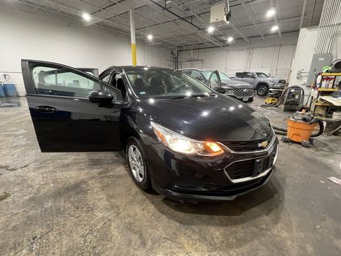 Used 2017 Chevrolet Cruze LS image 11
