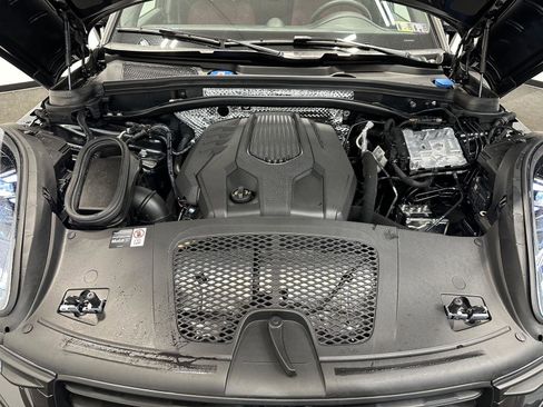 Certified 2025 Porsche Macan Macan image 45