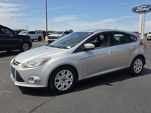 Used 2012 Ford Focus SE FWD image 3