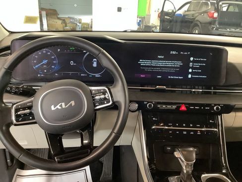 Certified 2023 Kia Carnival SX FWD image 7