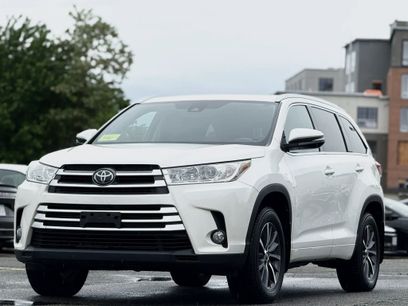 Used 2017 Toyota Highlander XLE w/ Carpet Mat Package