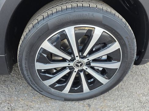 Used 2022 Mercedes-Benz GLB 250 w/ Premium Package Lite image 18