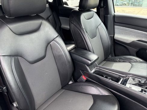 Used 2023 Jeep Compass Latitude image 13