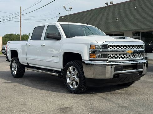 Used 2019 Chevrolet Silverado 2500 LT AWD/4WD image 3