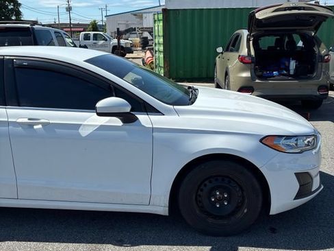 Used 2019 Ford Fusion S FWD image 12