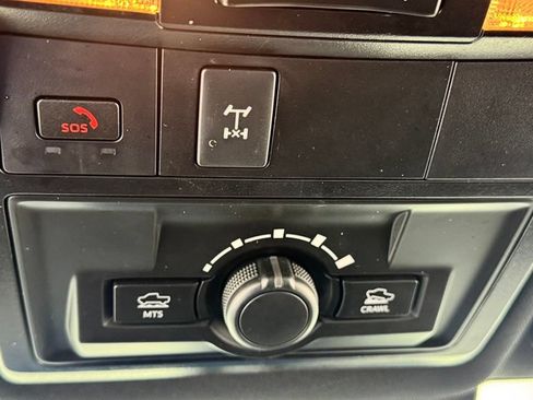 Used 2022 Toyota Tacoma TRD Off-Road AWD/4WD image 33