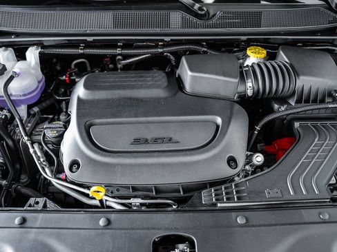 New 2026 Chrysler Pacifica Pinnacle image 18