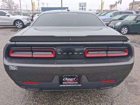 Used 2019 Dodge Challenger SXT image 10
