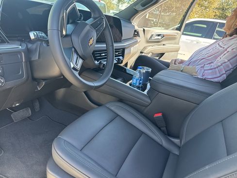 Used 2026 Chevrolet Suburban LT image 2