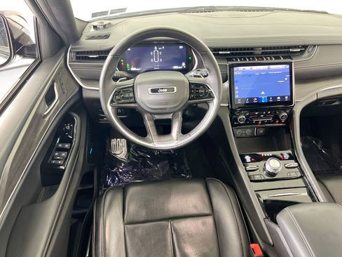 Used 2022 Jeep Grand Cherokee Overland w/ Luxury Tech Group IV AWD/4WD image 22
