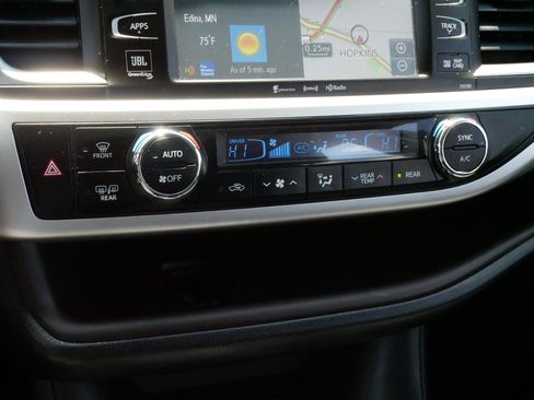 Used 2017 Toyota Highlander Limited Platinum AWD/4WD image 23