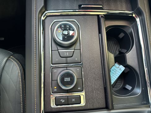 Used 2024 Ford Expedition Platinum AWD/4WD image 32