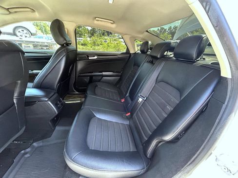 Used 2018 Ford Fusion SE w/ Equipment Group 201A FWD image 19