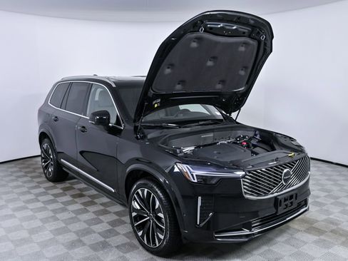 Certified 2025 Volvo XC90 B6 Plus image 37