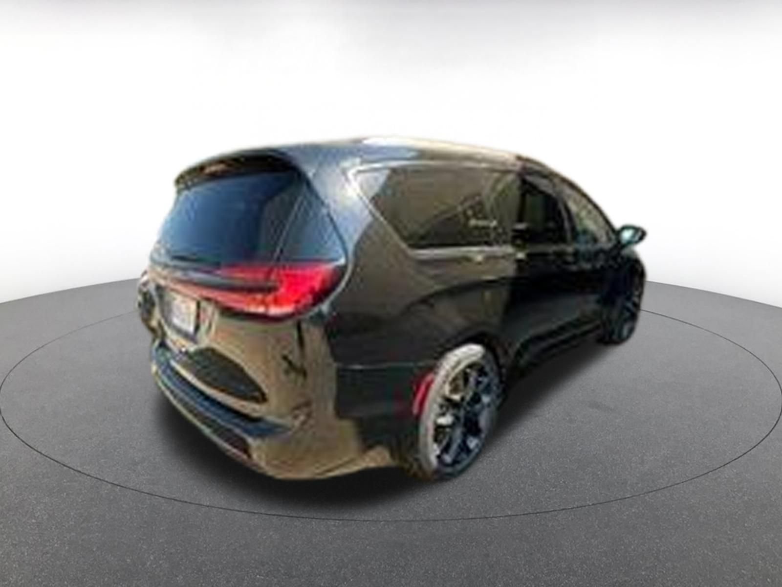 Used 2025 Chrysler Pacifica Limited FWD image 6