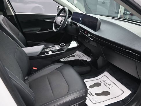 Used 2024 Kia EV6 Light image 29