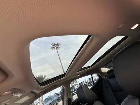 Used 2017 Nissan Maxima Platinum FWD image 28