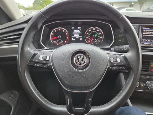 Used 2019 Volkswagen Jetta SE w/ Cold Weather Package FWD image 13