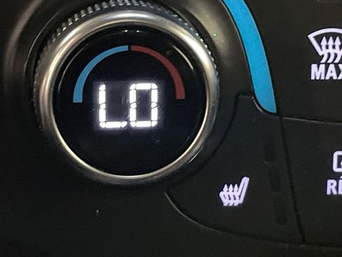 Used 2023 Chevrolet Traverse RS image 33