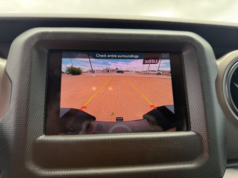 Used 2022 Jeep Gladiator Sport AWD/4WD image 38
