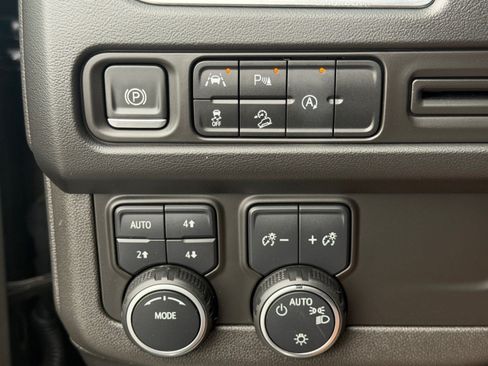 Used 2023 Chevrolet Tahoe Z71 AWD/4WD image 33