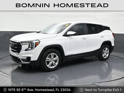 Used 2024 GMC Terrain SLE FWD image 1