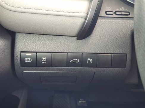 Used 2018 Toyota Camry LE FWD image 22