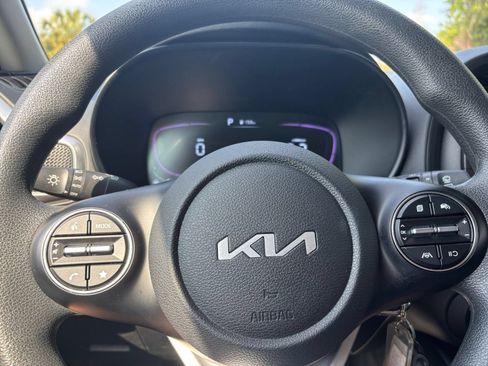 Used 2025 Kia Soul LX w/ LX Technology Package FWD image 27