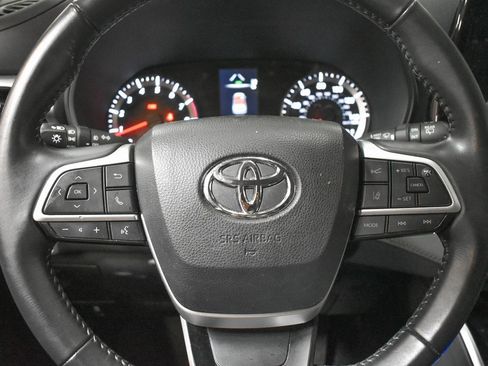 Used 2022 Toyota Highlander LE image 10