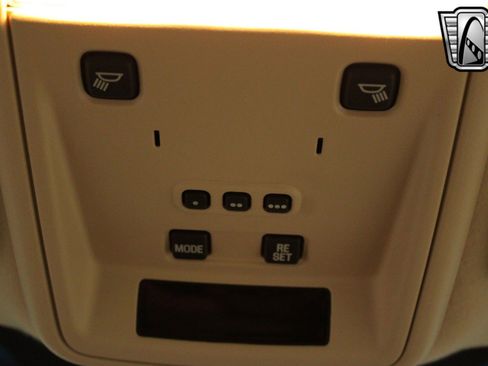 Used 2003 Lincoln Town Car Executive image 11