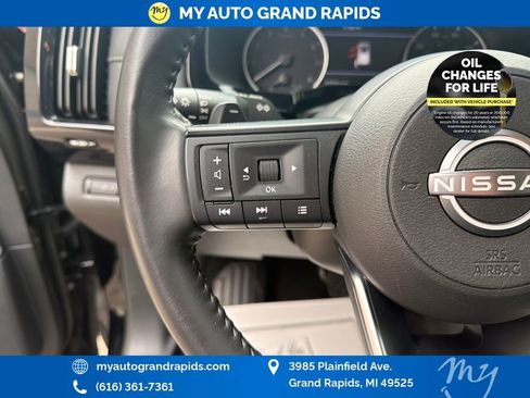Used 2025 Nissan Pathfinder SV AWD/4WD image 15