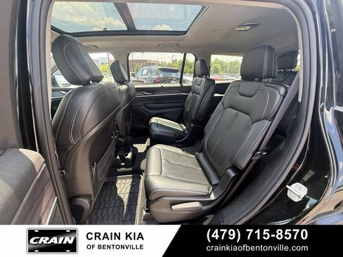 Used 2023 Jeep Grand Cherokee L Limited w/ Luxury Tech Group II AWD/4WD image 25