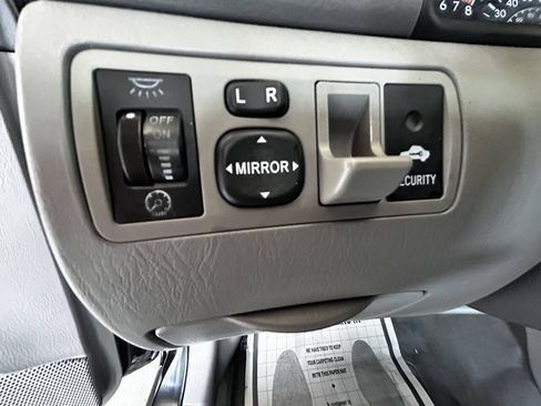 Used 2005 Toyota Corolla CE FWD image 20
