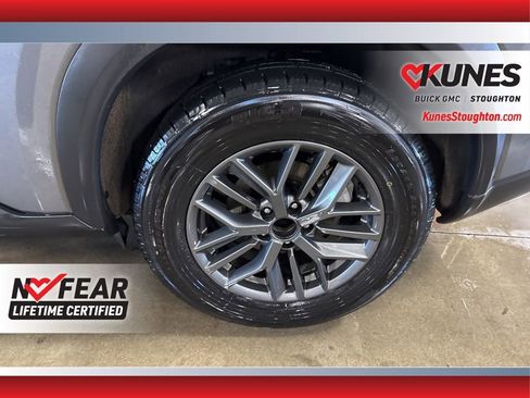 Used 2023 Nissan Rogue S image 18