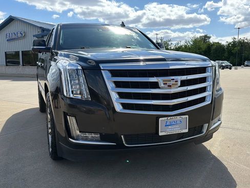 Used 2016 Cadillac Escalade Premium AWD/4WD image 30