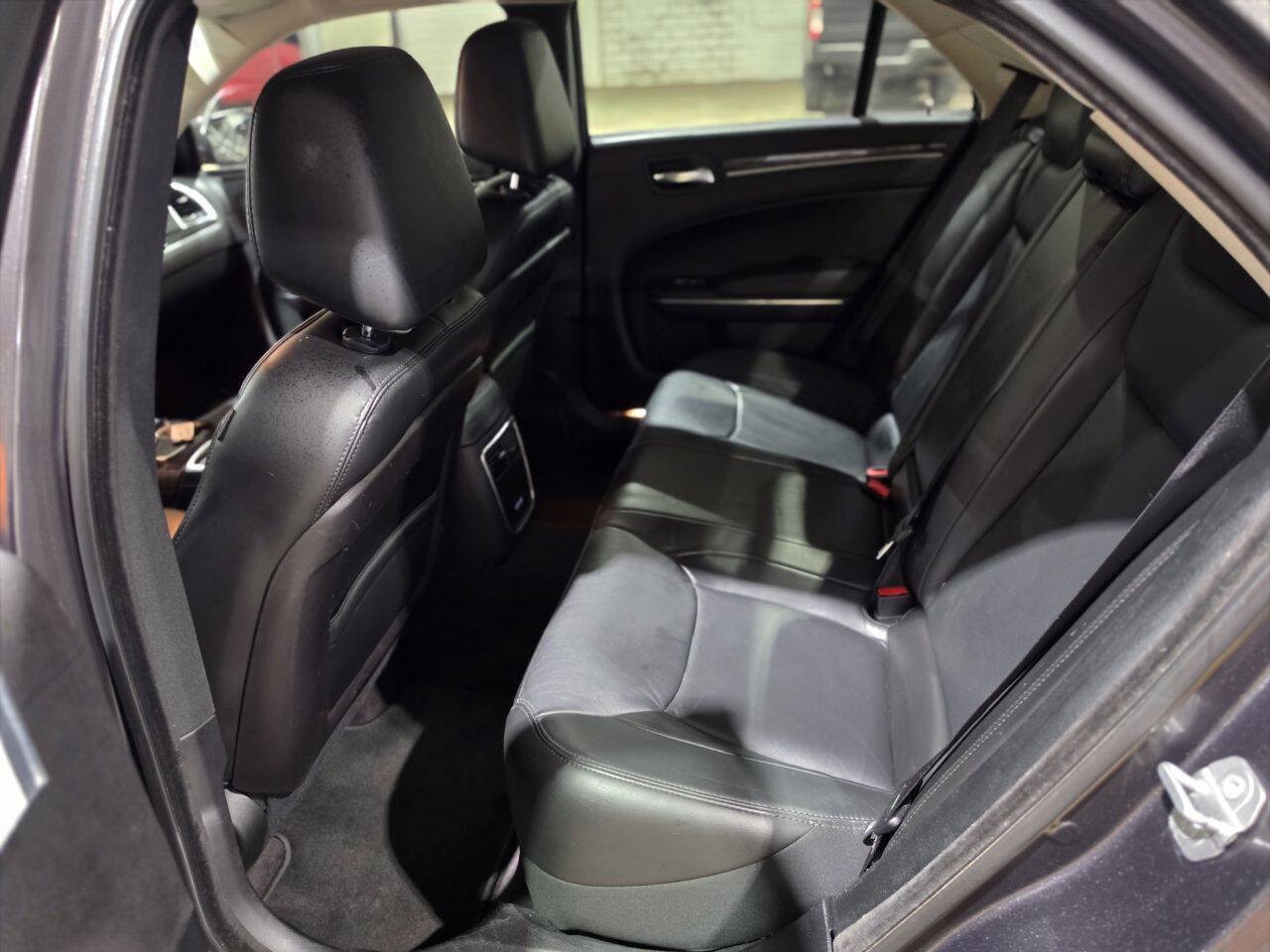 Used 2016 Chrysler 300 Limited AWD/4WD image 31