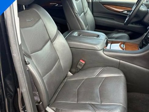 Used 2016 Cadillac Escalade Luxury AWD/4WD image 31