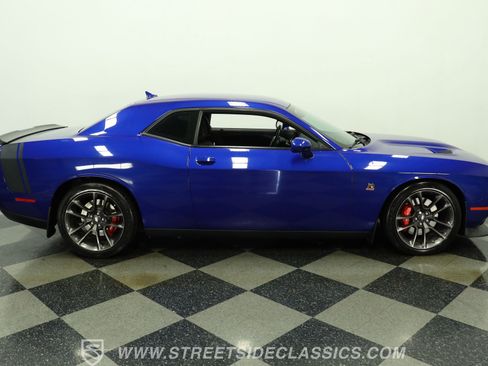 Used 2022 Dodge Challenger R/T Scat Pack w/ Driver Convenience Group RWD image 13
