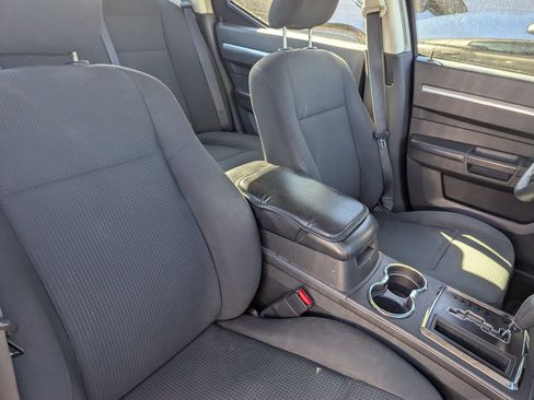 Used 2010 Dodge Charger SE RWD image 6