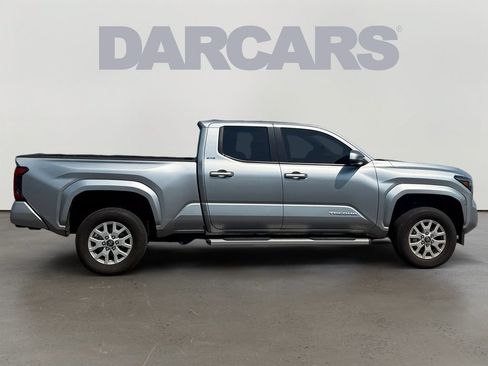 Used 2025 Toyota Tacoma SR5 AWD/4WD image 8