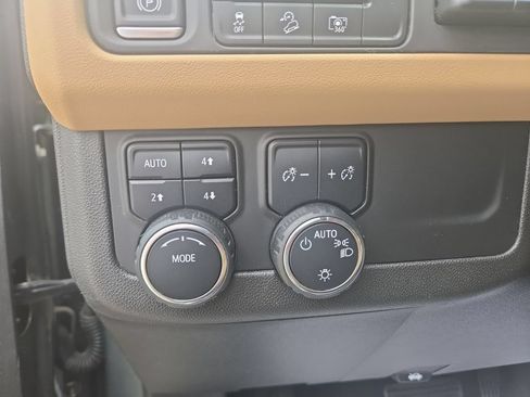 Used 2023 Chevrolet Tahoe Premier AWD/4WD image 20
