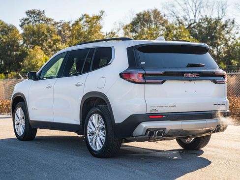 Used 2024 GMC Acadia Elevation image 5