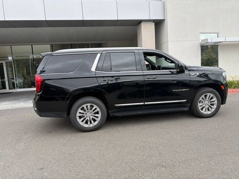 Used 2024 GMC Yukon SLT AWD/4WD image 9