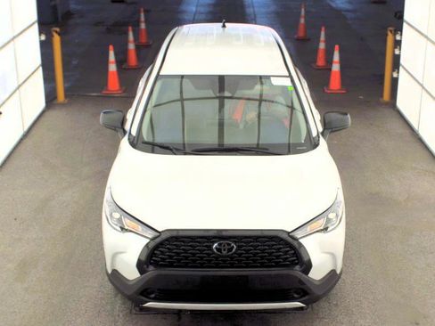 Used 2024 Toyota Corolla Cross L FWD image 3