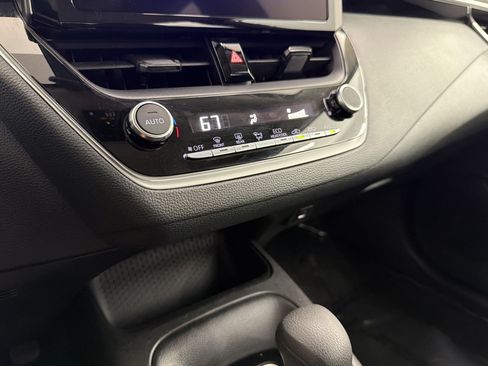 Used 2025 Toyota Corolla LE FWD image 28