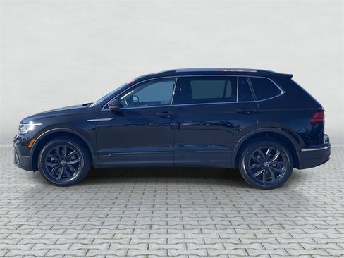 Used 2024 Volkswagen Tiguan SE image 2