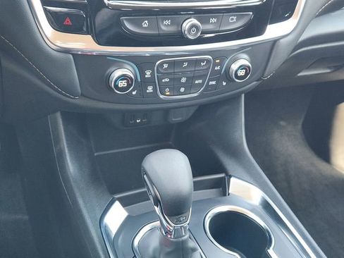 Used 2021 Chevrolet Traverse LT image 20