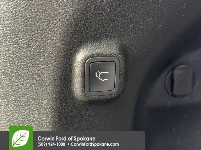 Used 2019 Jeep Cherokee Latitude Plus w/ Comfort/Convenience Group AWD/4WD image 19