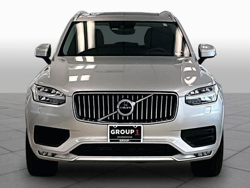 Used 2022 Volvo XC90 T5 Momentum w/ Climate Package FWD image 3