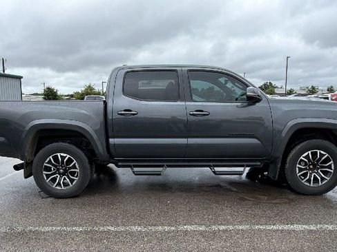 Used 2023 Toyota Tacoma TRD Sport w/ Technology Package RWD image 4